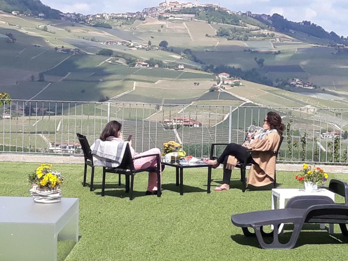 Cascina Roella Casa de hóspedes Monforte dʼAlba Exterior foto