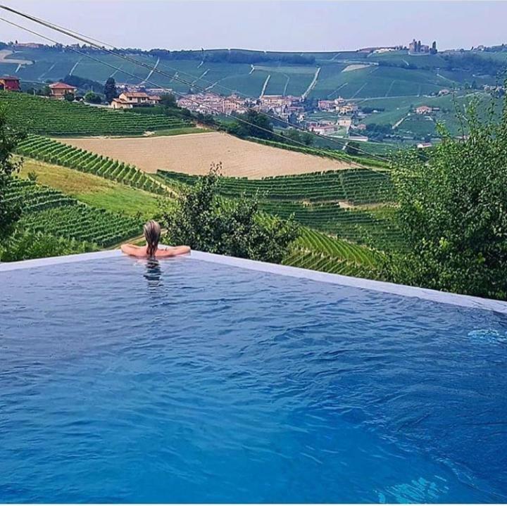 Cascina Roella Casa de hóspedes Monforte dʼAlba Exterior foto