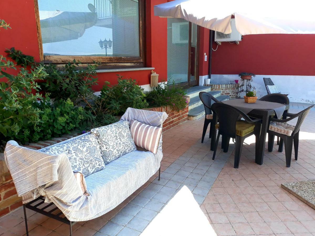 Cascina Roella Casa de hóspedes Monforte dʼAlba Exterior foto